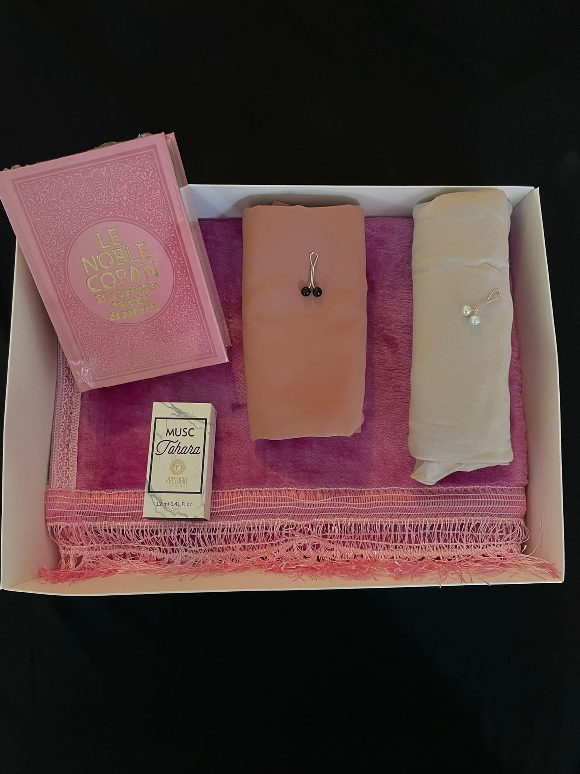 💗 Coffret Islamique Élégance Rose – Coran, Tapis, Voiles & Musc Tahara