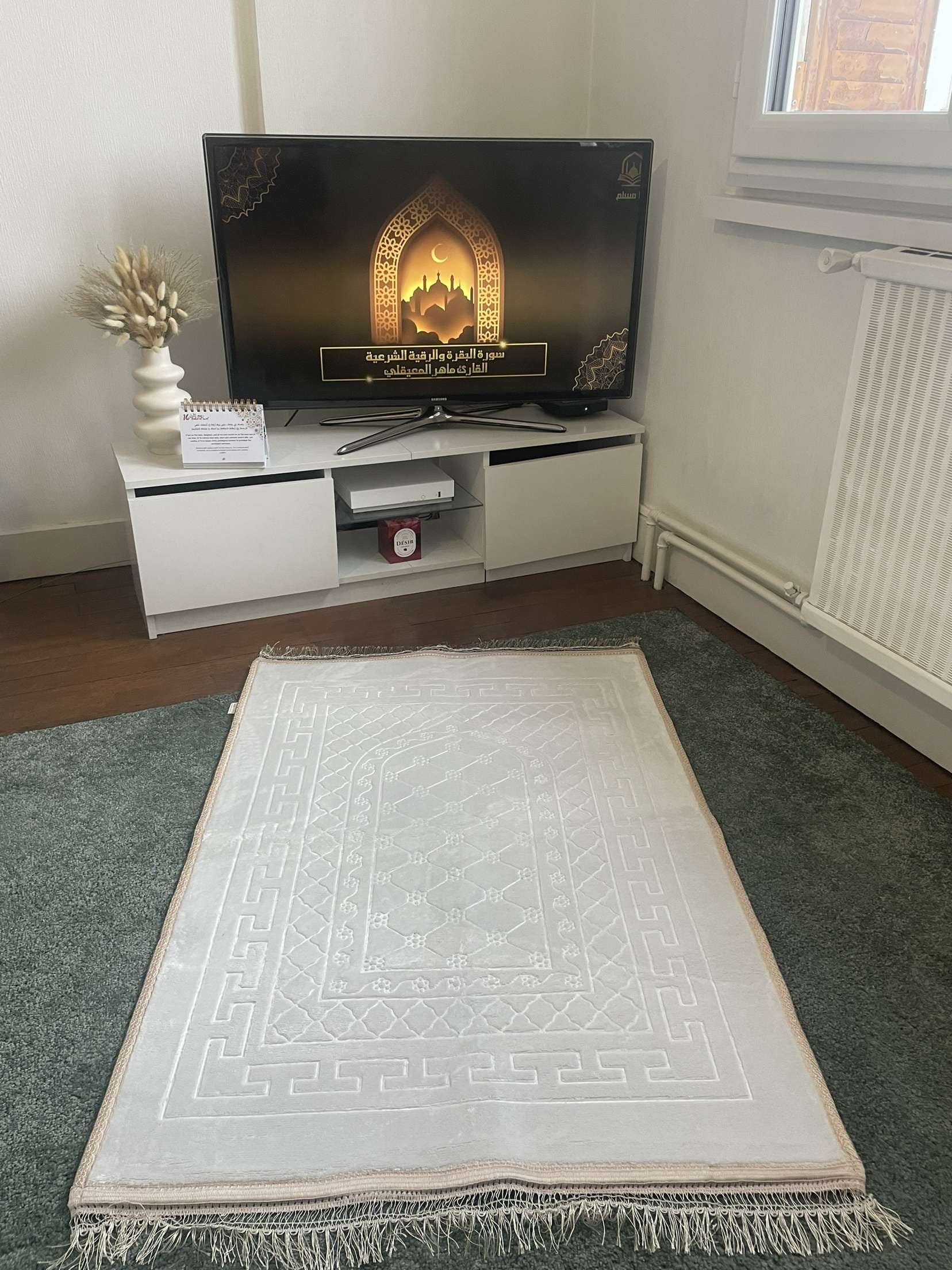 🤍 Tapis de Prière Luxe Velours Blanc – Élégance, Pureté & Confort Absolu