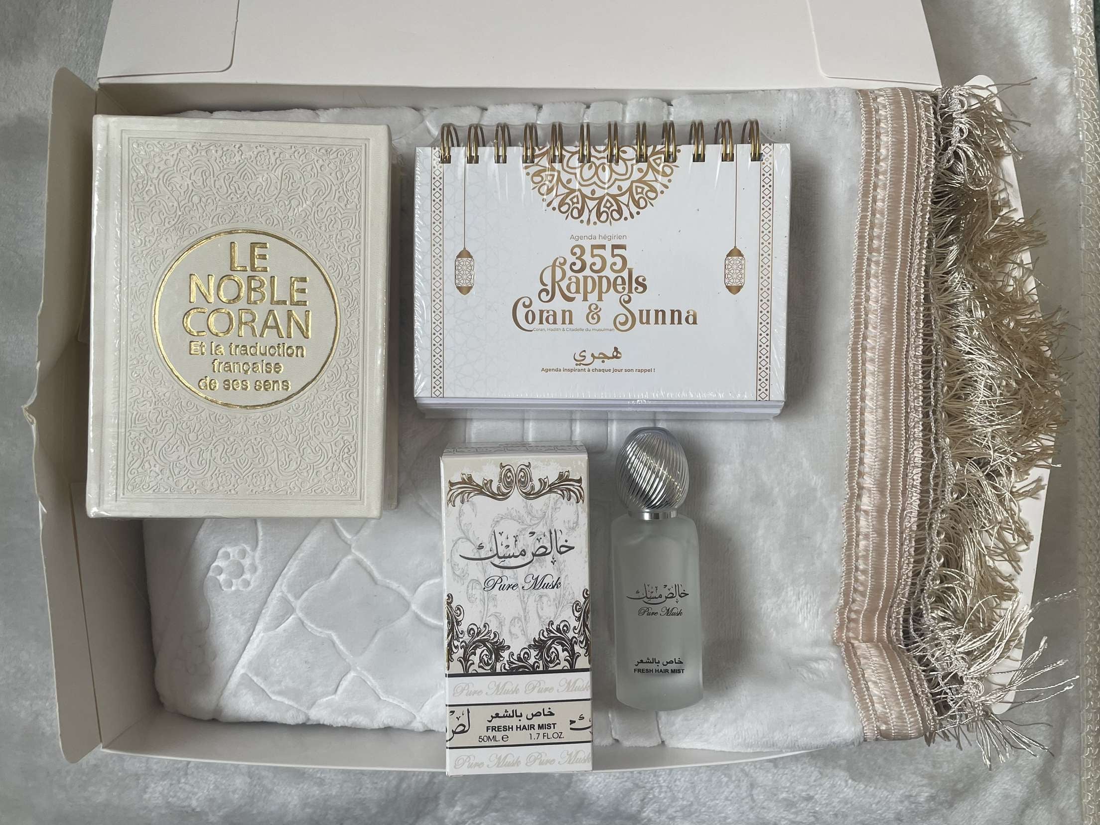 🤍 Coffret Islamique Luxe Blanc & Or – Coran, Agenda des Rappels, Tapis & Parfum