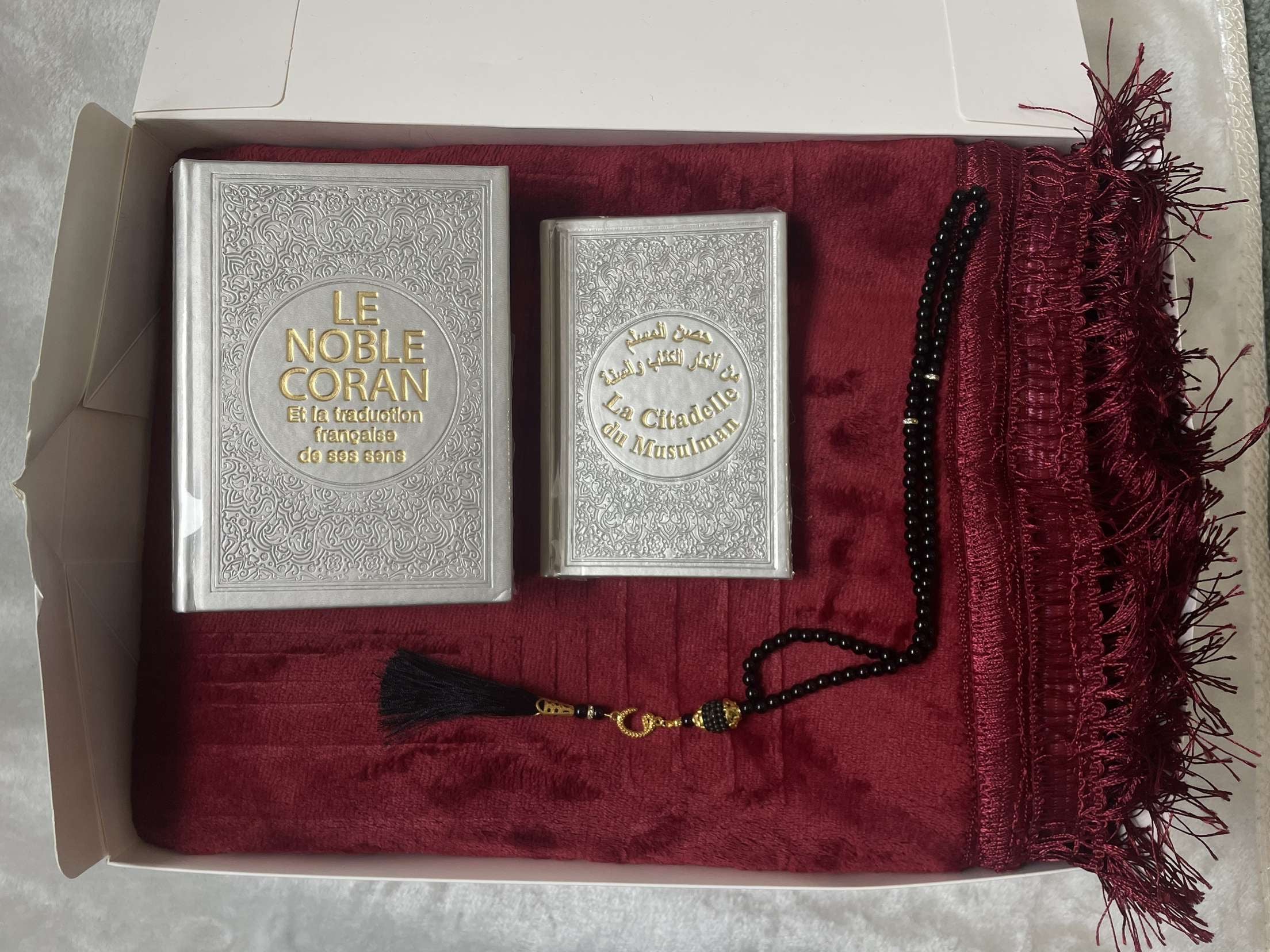 🎁 Coffret Islamique Luxe – Coran, Citadelle du Musulman, Tapis &amp; Chapelet