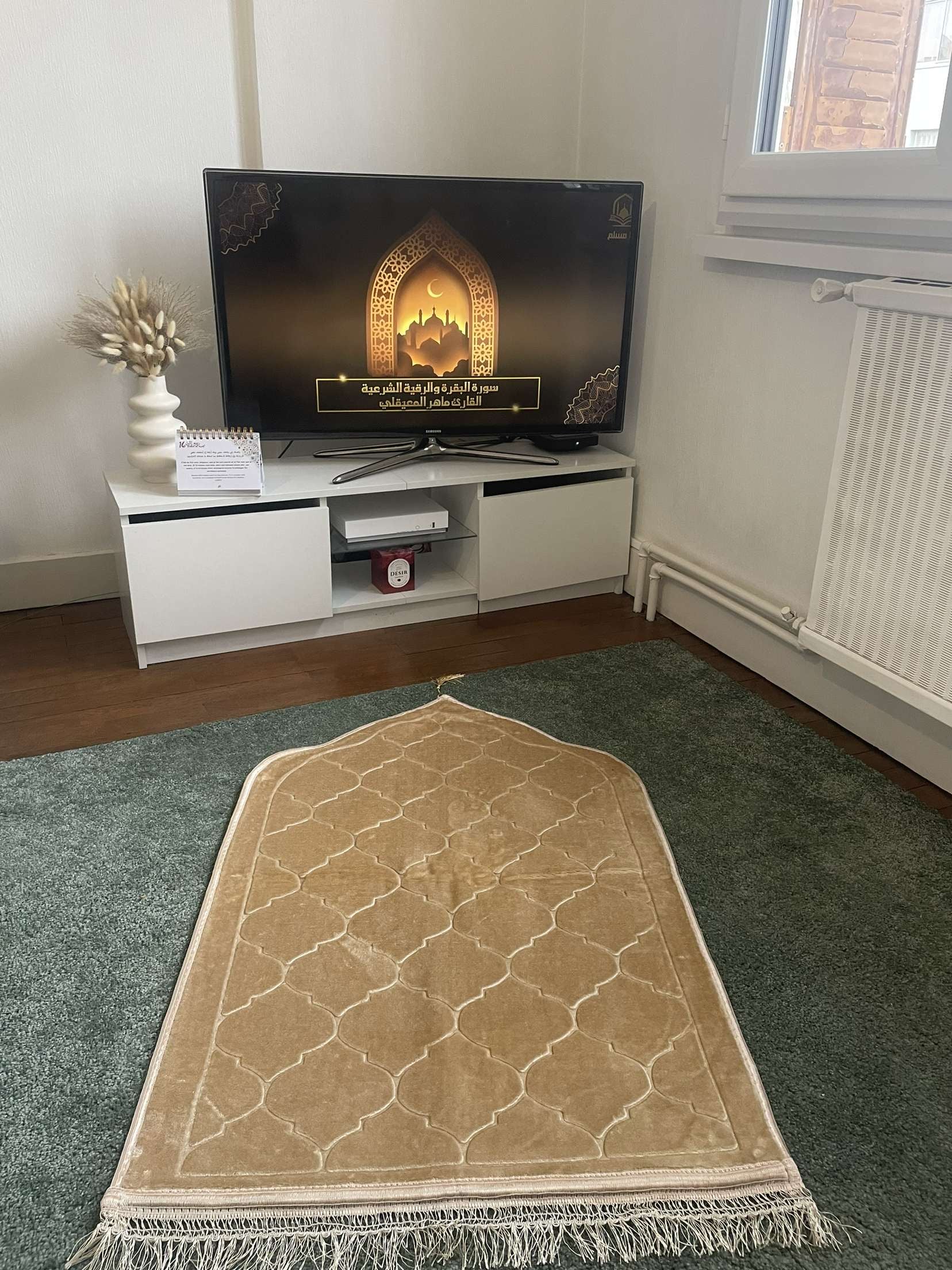 🤎 Tapis de Prière Luxe Velours Beige Doré – Élégance, Douceur & Confort Premium